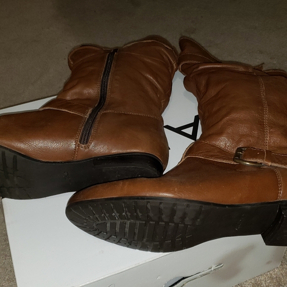 Boots - Picture 8 of 9